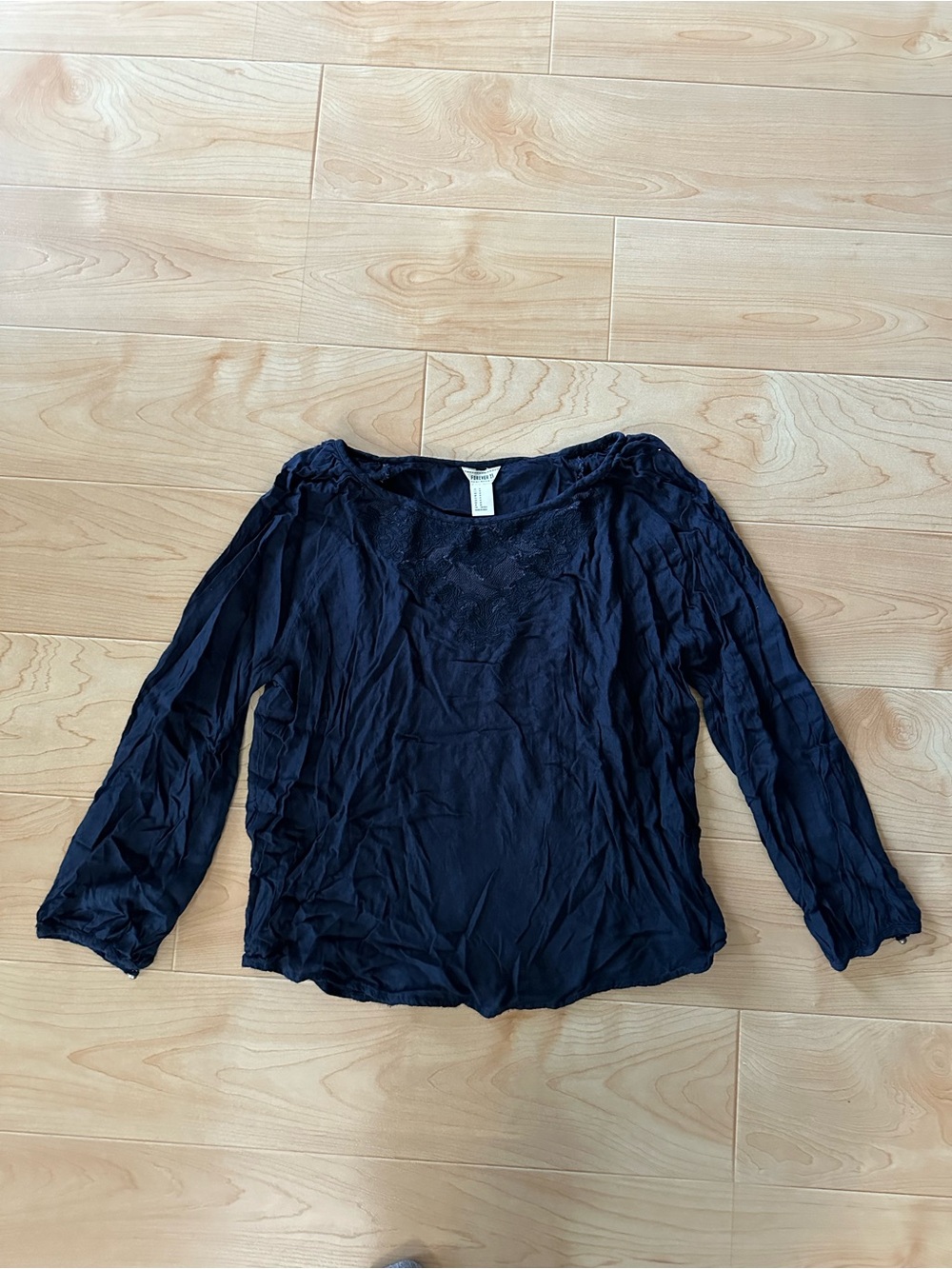 Forever 21 navy blue 3/4 sleeve blouse size medium with embroidered detail